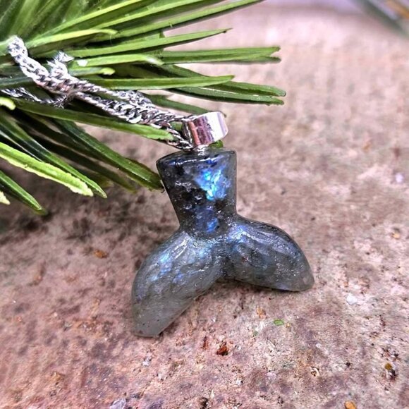 Nature Labradorite Carved Flashy Mermaid Tail Pendant Necklace - Picture 1 of 10